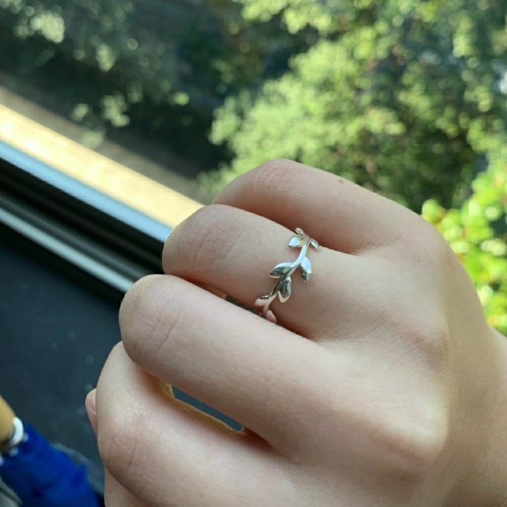 Authentic Tiffany and co women's leaf ring!!!